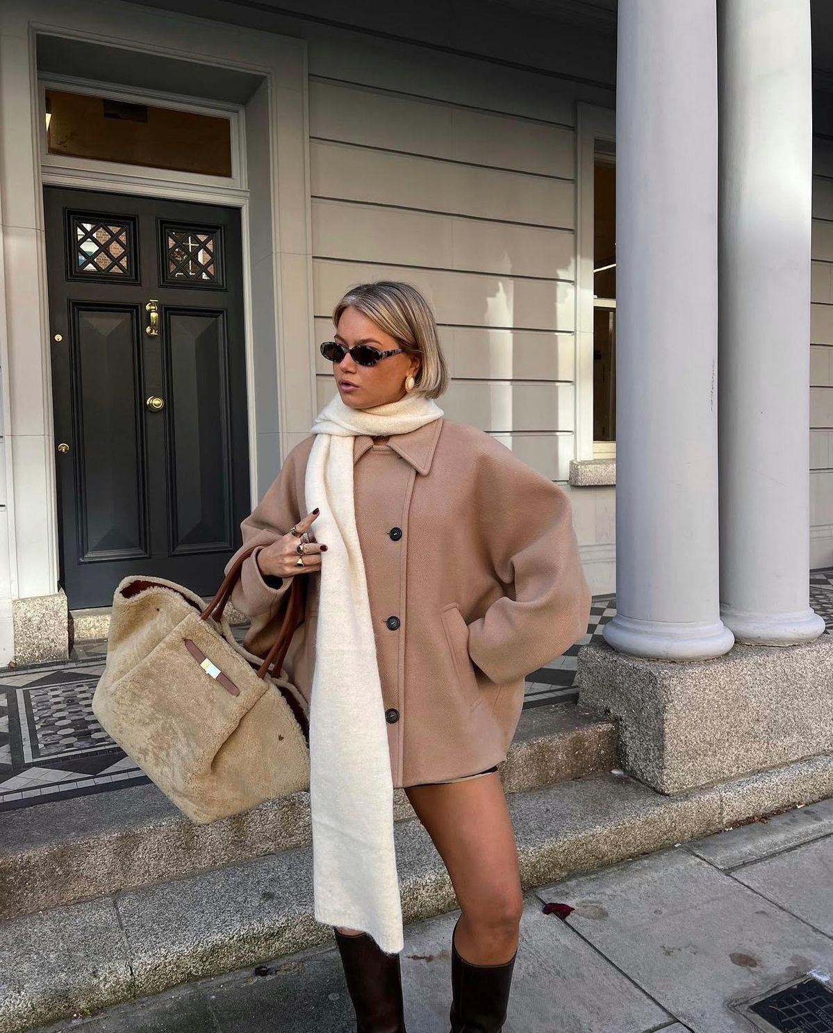 ICON | Beige coat