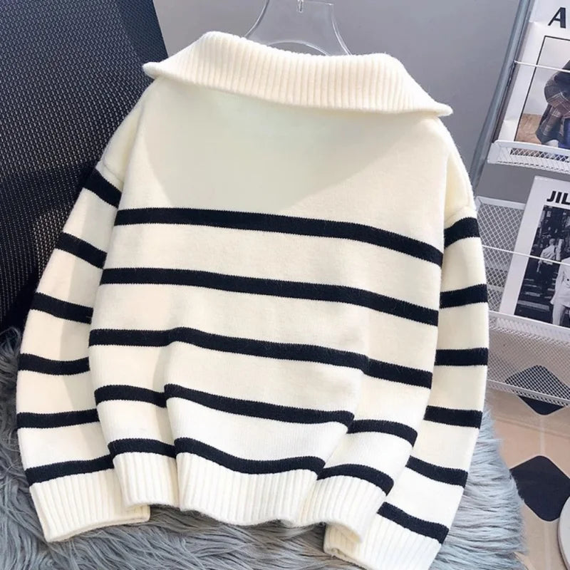 Ladies' Jumper Autumn/Winter - Thick Striped Jacket with Zip and Short Fit